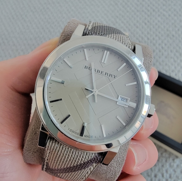 Authentic Burberry watch - Picture 2 of 11